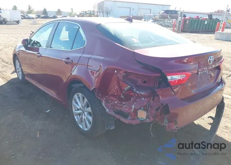 2020 Toyota Camry Le Awd z USA, uszkodzony, nr VIN 4T1L11BK5LU003449